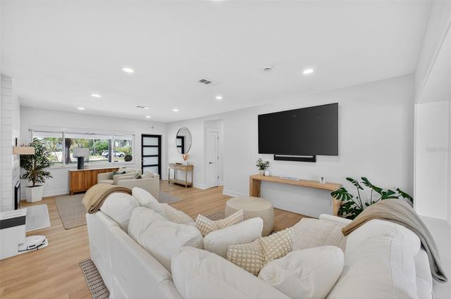 1866 VENETIAN POINT DRIVE, Clearwater, FL 33755