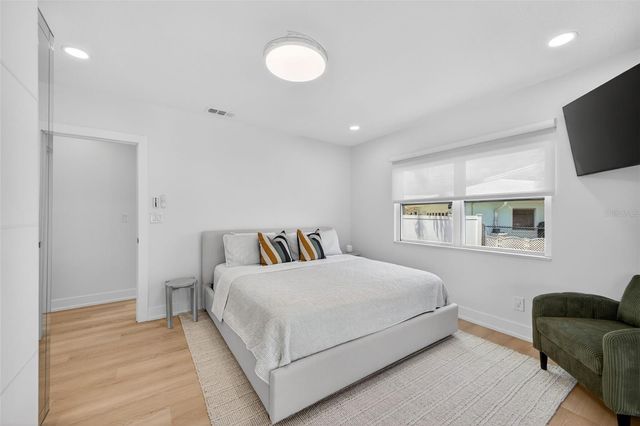 1866 VENETIAN POINT DRIVE, Clearwater, FL 33755