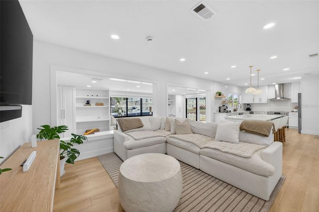 1866 VENETIAN POINT DRIVE, Clearwater, FL 33755