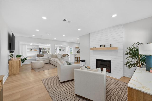 1866 VENETIAN POINT DRIVE, Clearwater, FL 33755