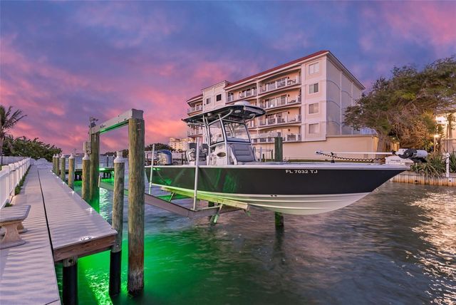 1866 VENETIAN POINT DRIVE, Clearwater, FL 33755