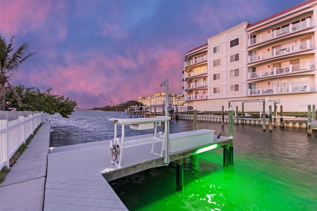 1866 VENETIAN POINT DRIVE, Clearwater, FL 33755