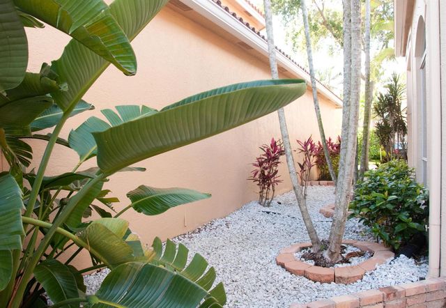 7684 Hummingbird Court, West Palm Beach, FL 33412