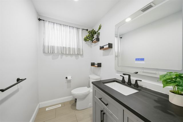 5 Nottingham Cir, Swansea, MA 02777