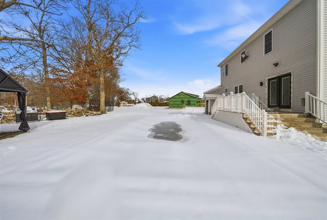 5 Nottingham Cir, Swansea, MA 02777