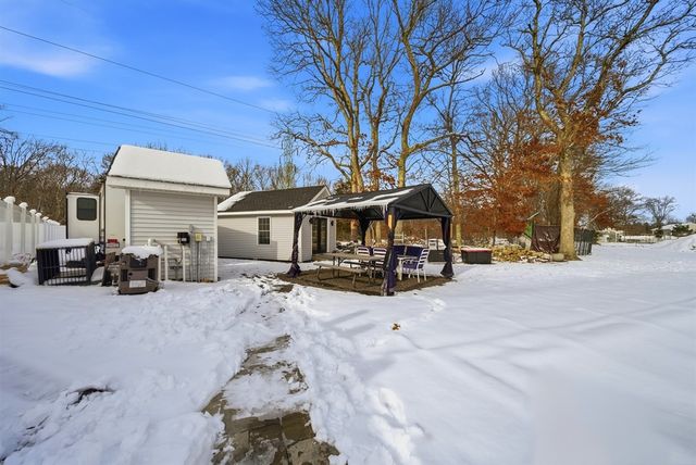 5 Nottingham Cir, Swansea, MA 02777