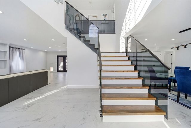 5 Nottingham Cir, Swansea, MA 02777