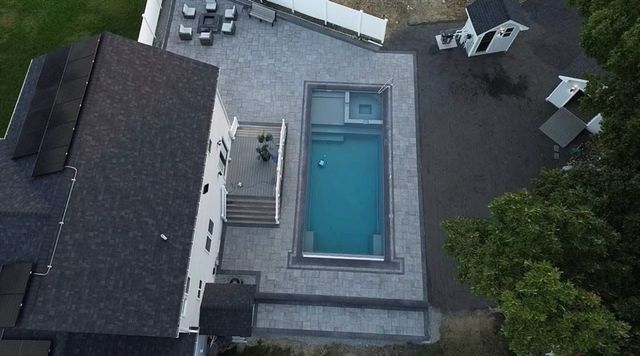 5 Nottingham Cir, Swansea, MA 02777