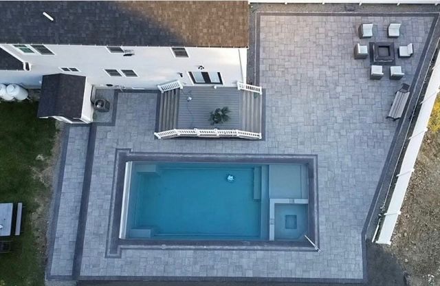 5 Nottingham Cir, Swansea, MA 02777