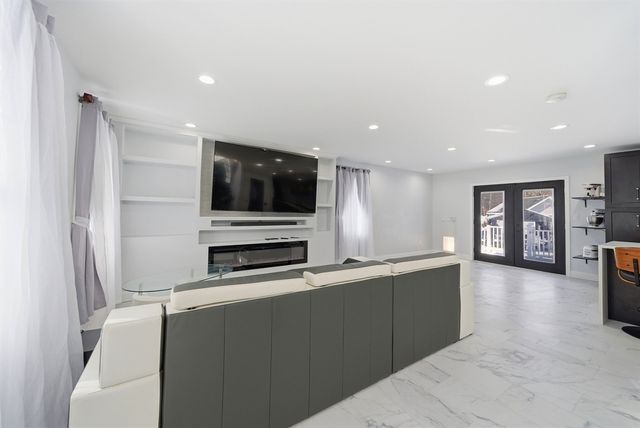 5 Nottingham Cir, Swansea, MA 02777