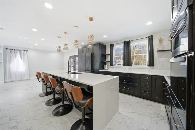 5 Nottingham Cir, Swansea, MA 02777