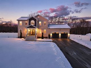 5 Nottingham Cir, Swansea, MA 02777