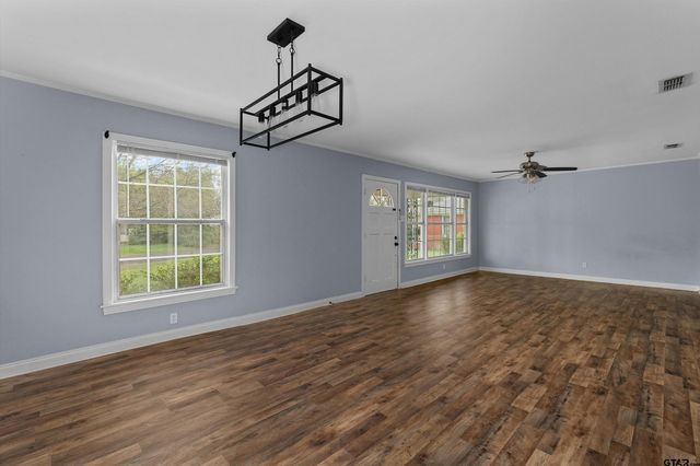 2809 S Broadway, Kilgore, TX 75662