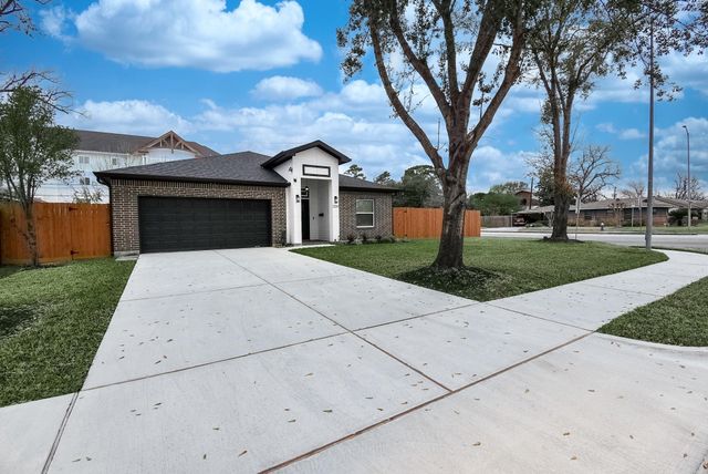 2139 Counter Point Drive, Houston, TX 77055