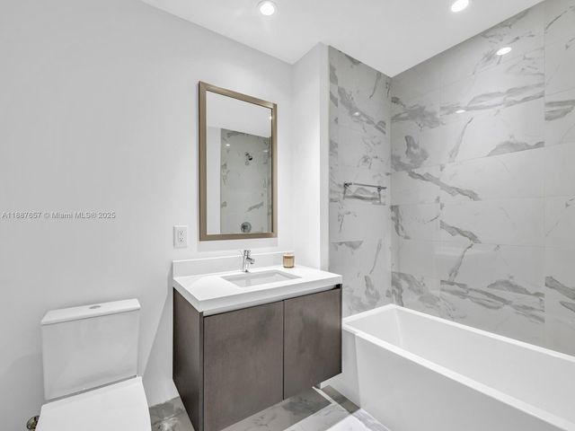 851 NE 1st Ave 3201, Miami, FL 33132