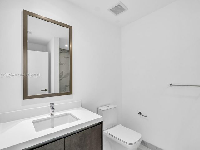 851 NE 1st Ave 3201, Miami, FL 33132