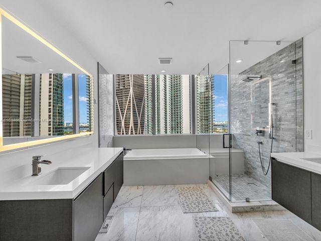 851 NE 1st Ave 3201, Miami, FL 33132