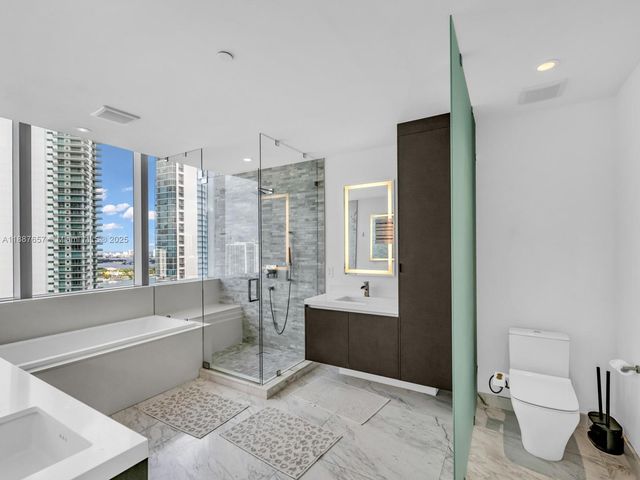 851 NE 1st Ave 3201, Miami, FL 33132