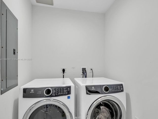 851 NE 1st Ave 3201, Miami, FL 33132