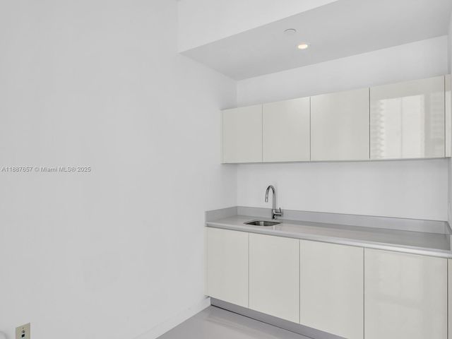 851 NE 1st Ave 3201, Miami, FL 33132