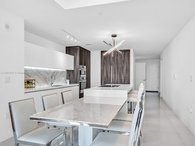 851 NE 1st Ave 3201, Miami, FL 33132