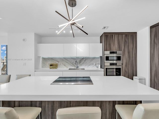 851 NE 1st Ave 3201, Miami, FL 33132