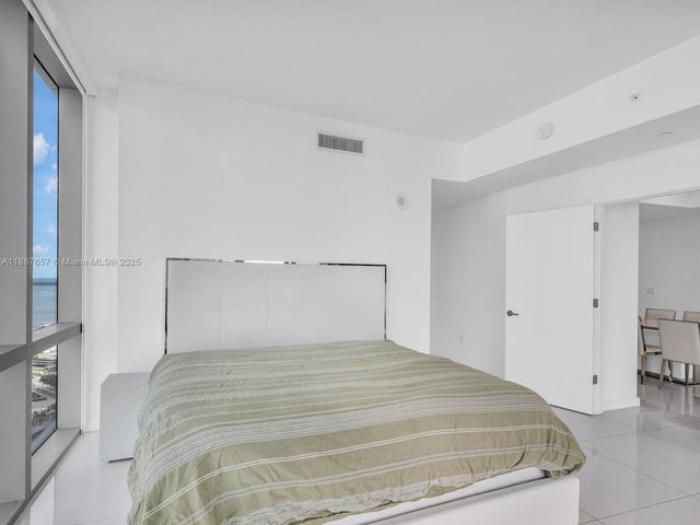 851 NE 1st Ave 3201, Miami, FL 33132
