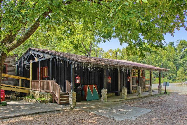 299 Natural Bridge Park Rd, Waynesboro, TN 38485
