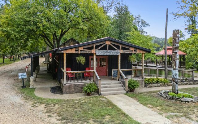 299 Natural Bridge Park Rd, Waynesboro, TN 38485