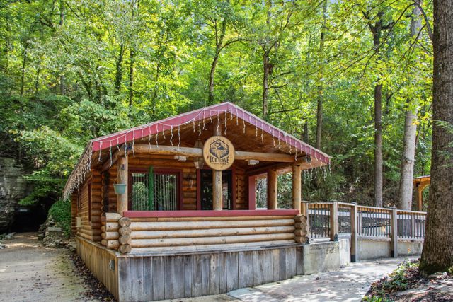299 Natural Bridge Park Rd, Waynesboro, TN 38485