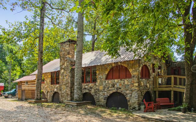 299 Natural Bridge Park Rd, Waynesboro, TN 38485