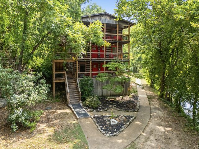299 Natural Bridge Park Rd, Waynesboro, TN 38485
