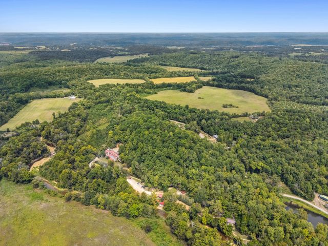299 Natural Bridge Park Rd, Waynesboro, TN 38485
