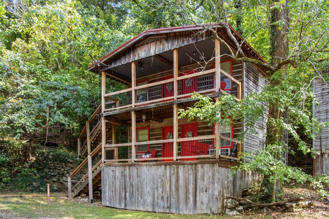 299 Natural Bridge Park Rd, Waynesboro, TN 38485