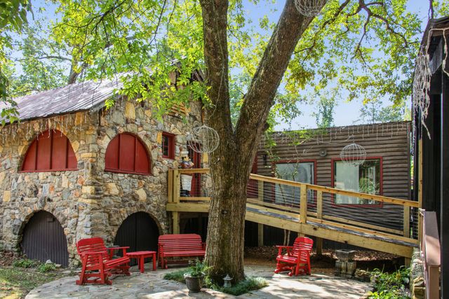 299 Natural Bridge Park Rd, Waynesboro, TN 38485
