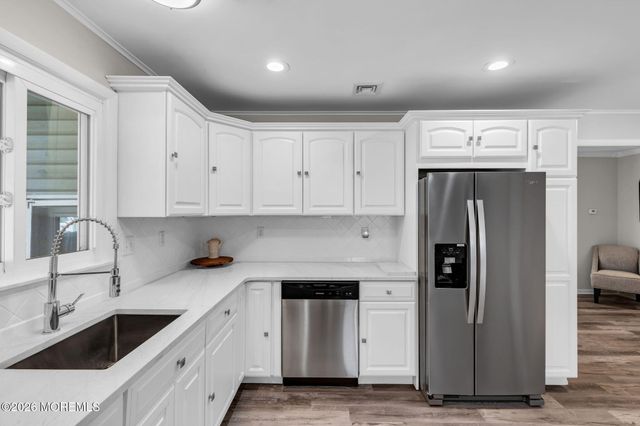 201 Summit Avenue, Belford, NJ 07718