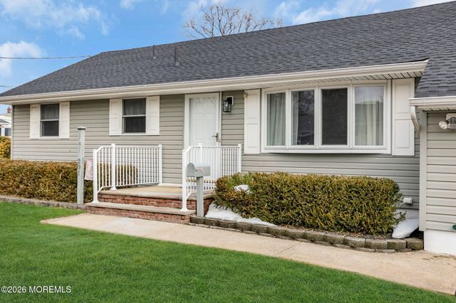 201 Summit Avenue, Belford, NJ 07718