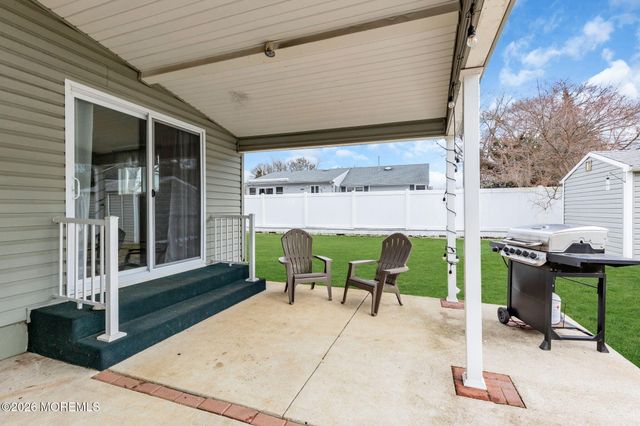 201 Summit Avenue, Belford, NJ 07718