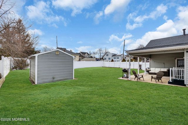 201 Summit Avenue, Belford, NJ 07718