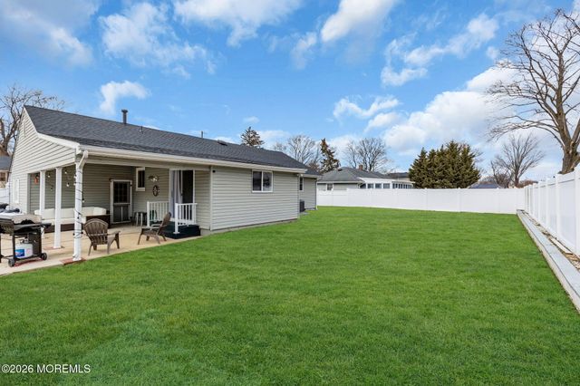 201 Summit Avenue, Belford, NJ 07718