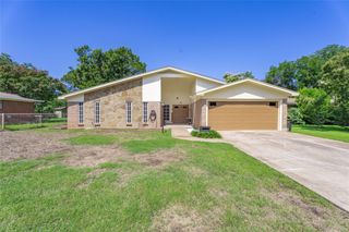 1224 Park Center Street, Benbrook, TX 76126