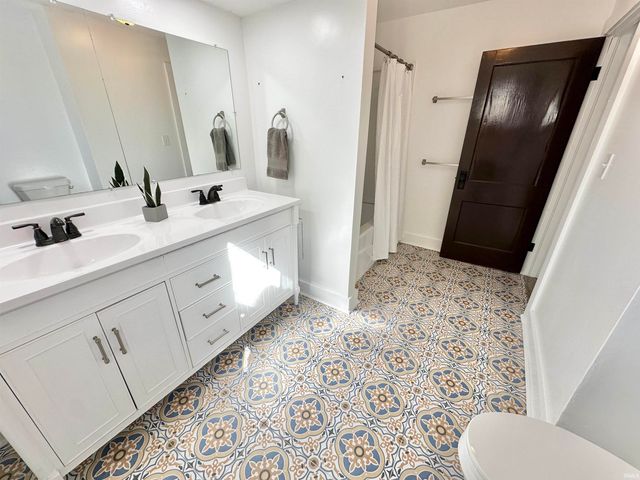 326 Arcadia Court, Fort Wayne, IN 46807