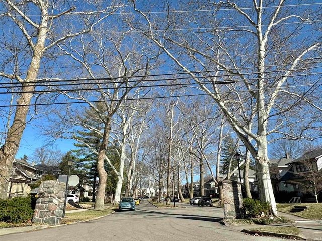 326 Arcadia Court, Fort Wayne, IN 46807