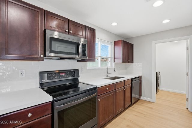 2914 E CACTUS Road, Phoenix, AZ 85032