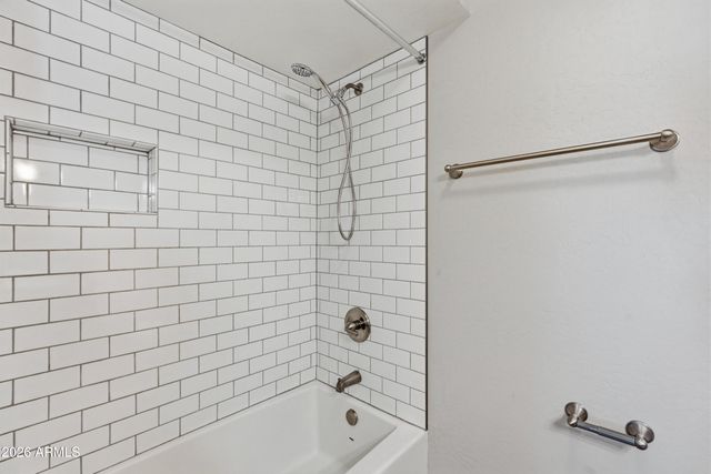 2914 E CACTUS Road, Phoenix, AZ 85032