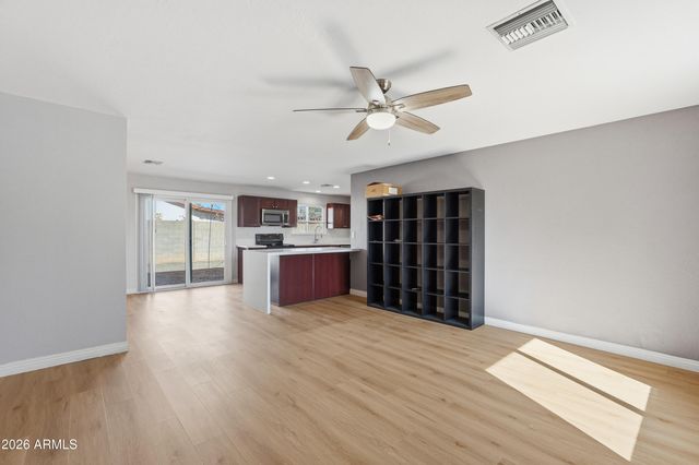 2914 E CACTUS Road, Phoenix, AZ 85032