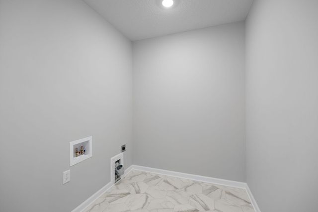 1124 Annacotte Lane, Rosemount, MN 55068