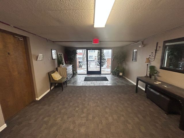 1039 COLLEGE Avenue B, Wheaton, IL 60187