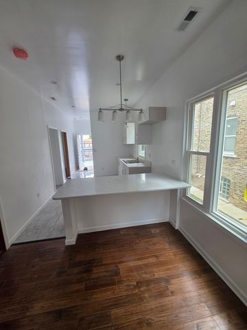 848 N Latrobe Avenue, Chicago, IL 60651