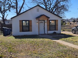 108 W Acheson Street, Denison, TX 75021